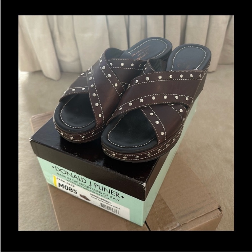 Donald J Pliner 8.5M Syra-7979 great condition sandal